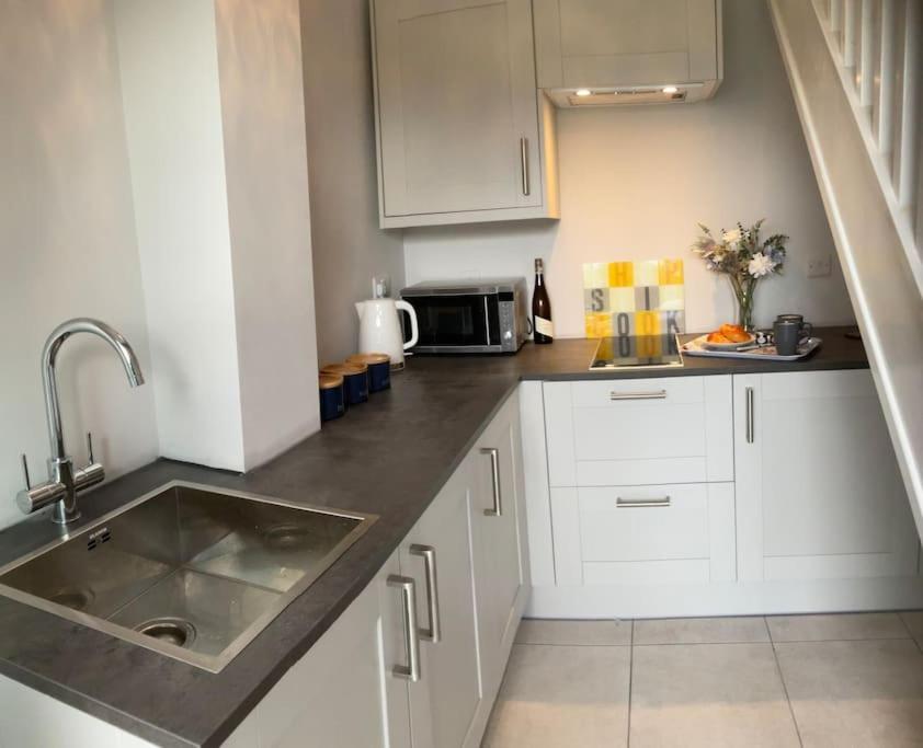 Pass The Keys Superb Space In The Idyllic Village Of Loppington Shrewsbury Exterior photo